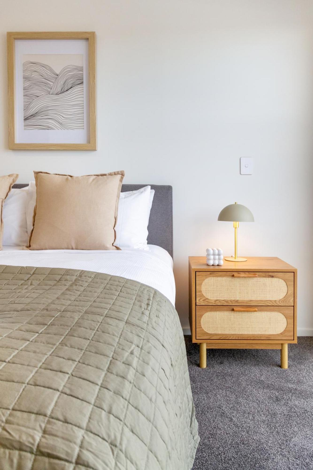 2 Bed, 2 Bath W Sofa Bed - Great Cafes Nearby *